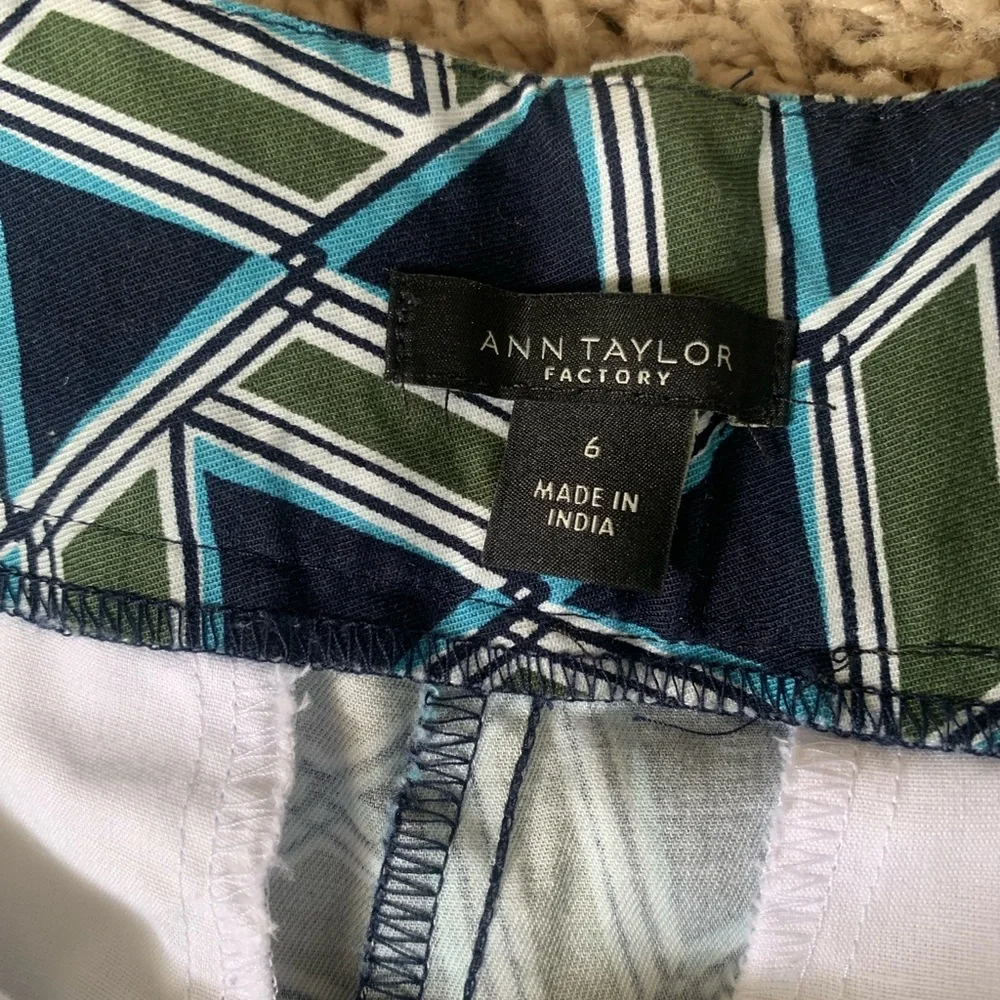 Ann Taylor | geometric pattern shorts.